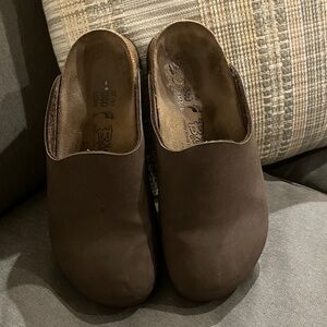 Birkenstock women’s  Brown Mules size 6-6 1/2
